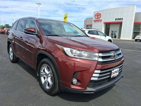 Used 2017 Toyota Highlander Limited AWD/4WD image 2