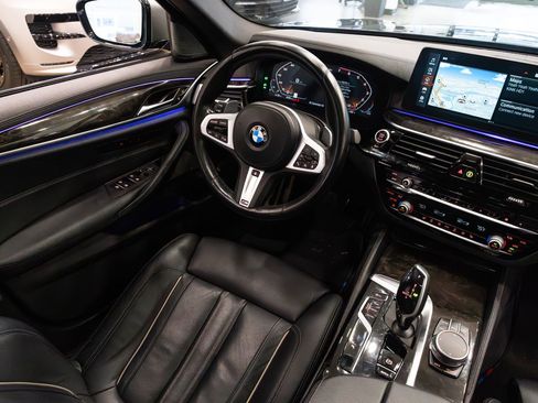 Used 2022 BMW M550i xDrive AWD/4WD image 10