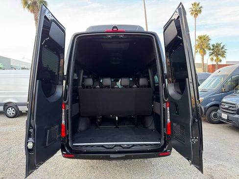 Used 2024 Mercedes-Benz Sprinter 2500 image 7