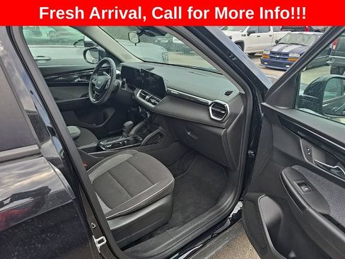 Used 2025 Chevrolet TrailBlazer LT AWD/4WD image 16