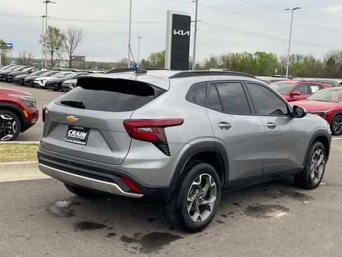 Used 2025 Chevrolet Trax LT w/ Driver Confidence Package image 7