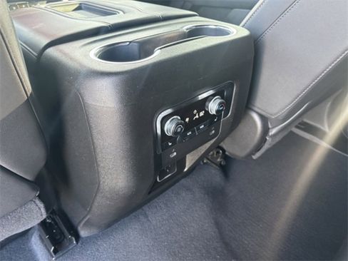 Used 2023 GMC Yukon SLT w/ SLT Premium Package image 23