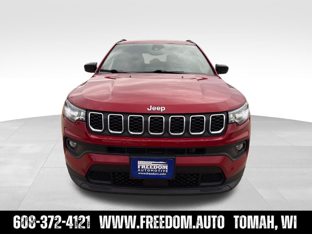 Used 2025 Jeep Compass Latitude w/ Sun & Sound Group AWD/4WD image 12