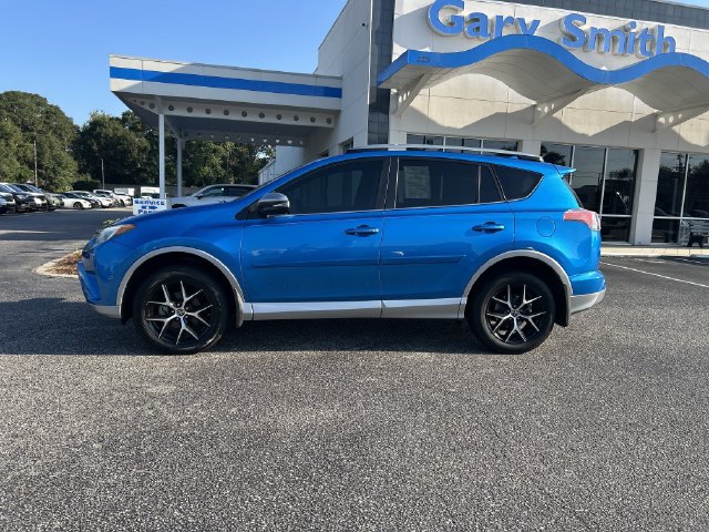 Used 2017 Toyota RAV4 SE FWD image 3