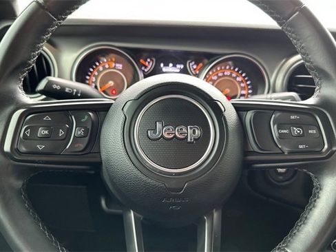 Certified 2022 Jeep Gladiator Willys image 22