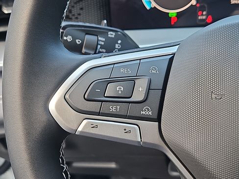 New 2026 Volkswagen Tiguan SE image 14