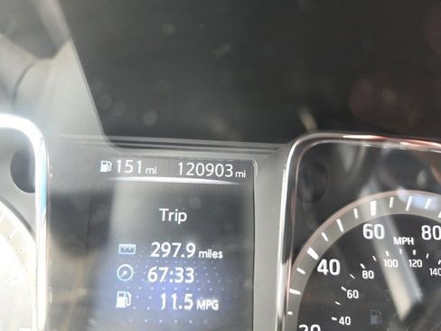 Used 2018 Nissan Titan SV w/ SV Convenience Package image 17