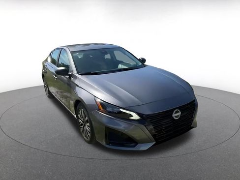 Used 2026 Nissan Altima 2.5 SV FWD image 3