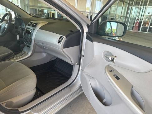 Used 2011 Toyota Corolla LE FWD image 14
