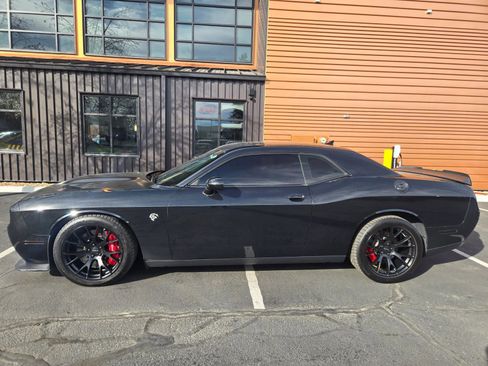 Used 2015 Dodge Challenger SRT Hellcat image 2