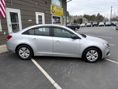 Used 2016 Chevrolet Cruze LS image 4