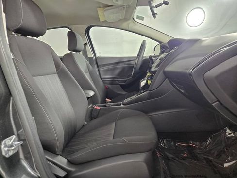 Used 2018 Ford Focus SE FWD image 17