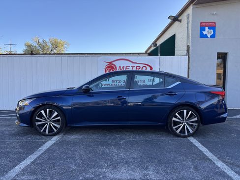 Used 2021 Nissan Altima 2.5 SR image 2