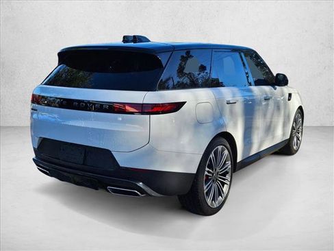 Used 2025 Land Rover Range Rover Sport SE image 5