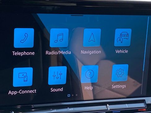 Used 2024 Volkswagen Atlas Cross Sport SE w/ Black Wheel Package image 15