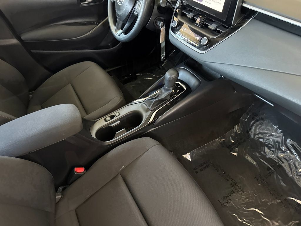 Used 2025 Toyota Corolla LE FWD image 14