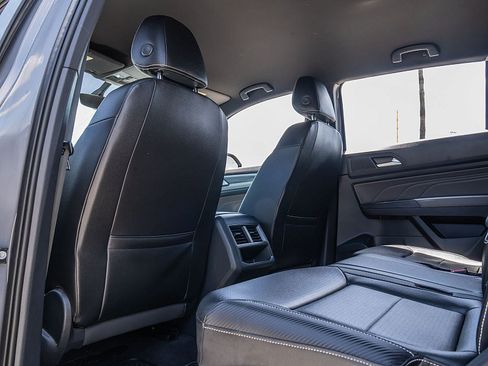 Used 2021 Volkswagen Atlas Cross Sport SE FWD image 18