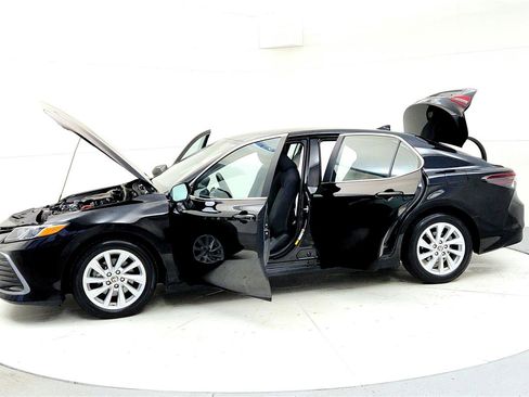 Certified 2022 Toyota Camry LE image 10