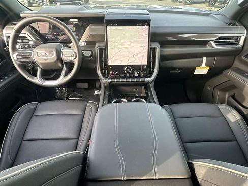 New 2025 GMC Yukon XL Elevation image 21