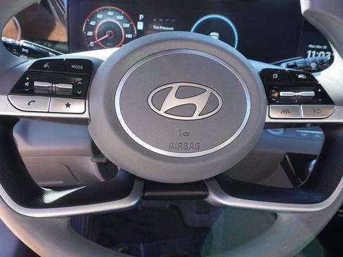 Used 2024 Hyundai Elantra SEL image 17