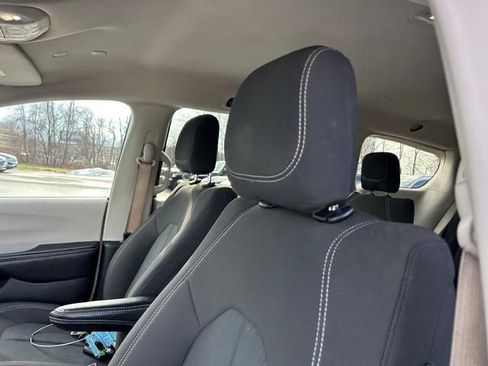 Used 2022 Chrysler Voyager LX FWD image 12