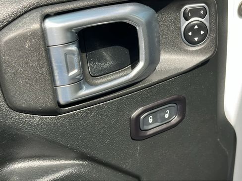 Used 2018 Jeep Wrangler Sport AWD/4WD image 27
