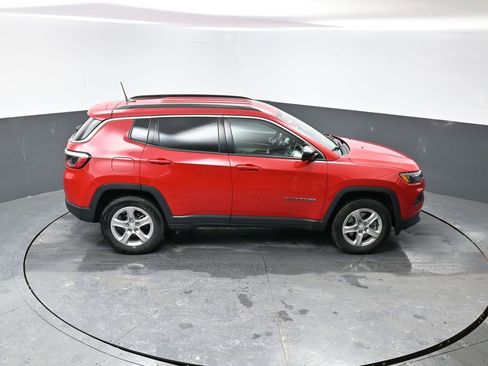 Used 2024 Jeep Compass Latitude image 40