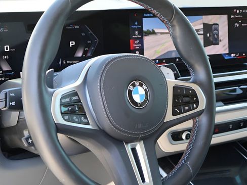 Used 2025 BMW X7 M60i AWD/4WD image 21