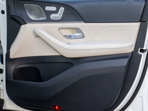 Used 2022 Mercedes-Benz GLS 450 4MATIC image 17