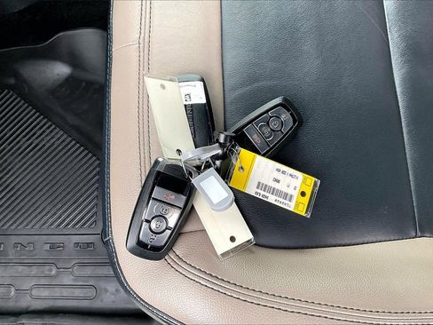 Used 2023 Ford Bronco Wildtrak image 32