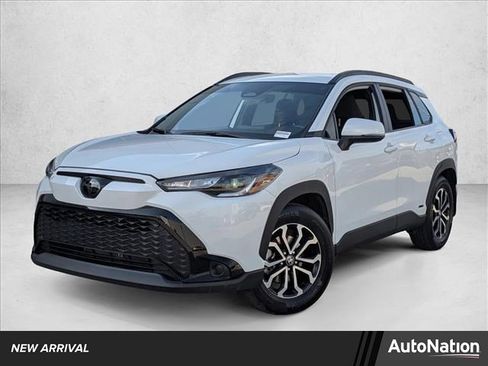 Used 2024 Toyota Corolla Cross SE image 1