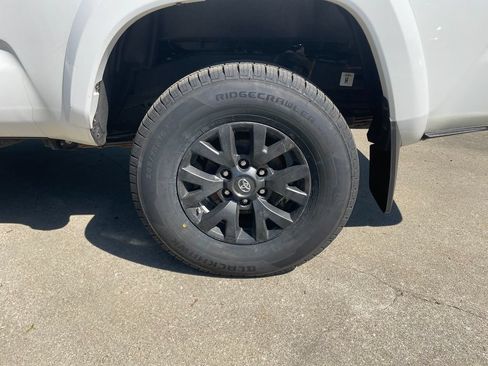 Used 2021 Toyota Tacoma SR5 w/ SR5 Appearance Package (SM) AWD/4WD image 31