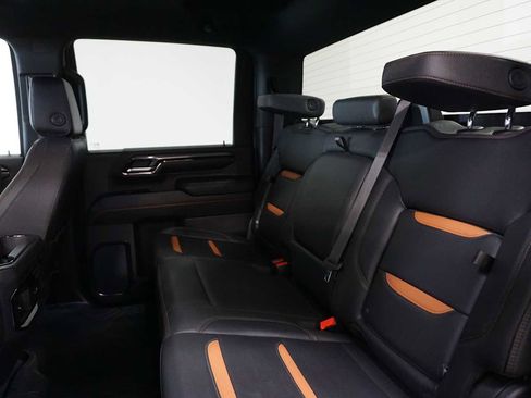 Used 2024 GMC Sierra 2500 AT4 image 15