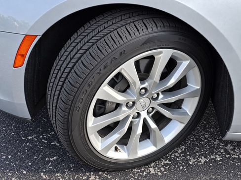 Used 2017 Cadillac XTS Luxury FWD image 11