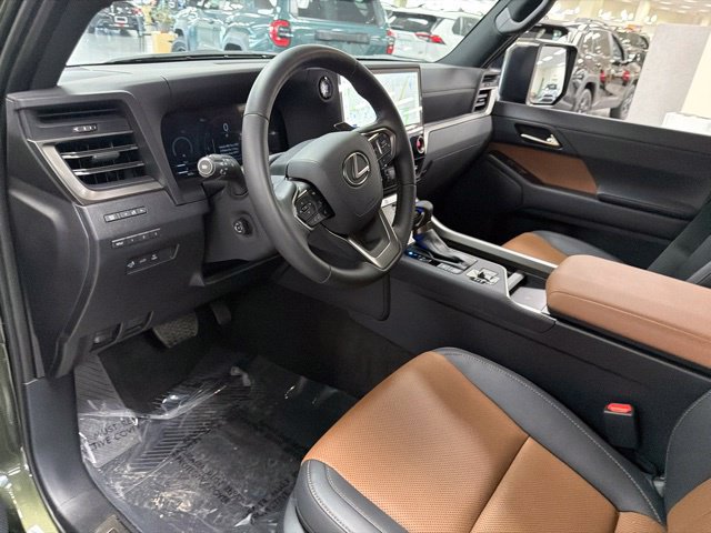 Used 2026 Lexus GX 550 w/ Accessory Package (31) AWD/4WD image 17