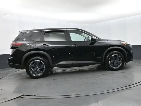 Used 2025 Nissan Rogue SV FWD image 4