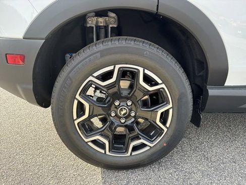 New 2025 Ford Bronco Sport Outer Banks image 9