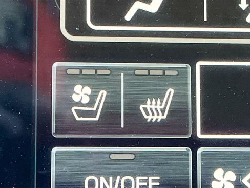 Used 2025 Subaru Ascent Bronze Edition image 21