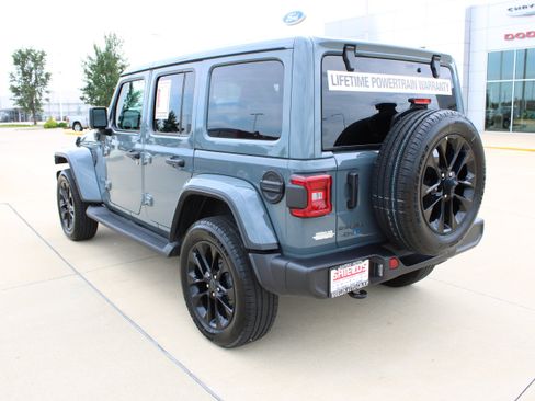 Used 2025 Jeep Wrangler Unlimited Sahara AWD/4WD image 4