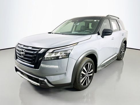 Used 2023 Nissan Pathfinder Platinum w/ Lighting Package (N93) FWD image 3