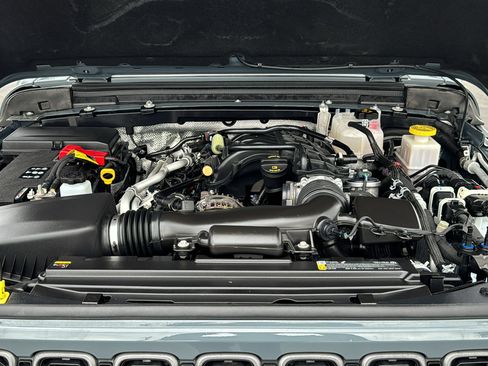 Used 2025 Jeep Gladiator Sport image 35