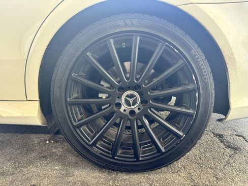 Used 2014 Mercedes-Benz E 350 4MATIC Sedan image 11