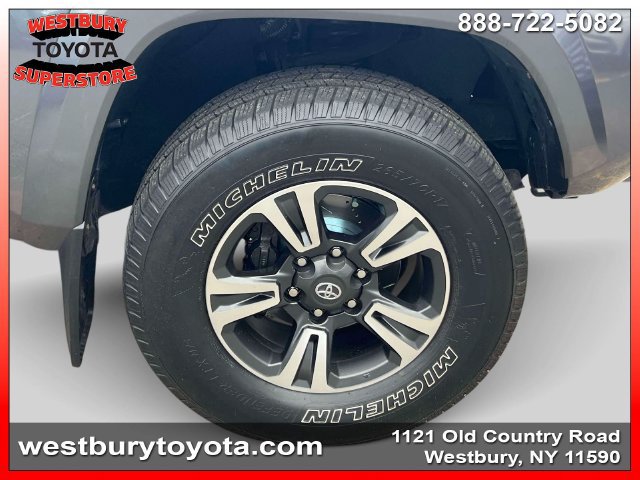 Used 2018 Toyota Tacoma TRD Sport AWD/4WD image 14