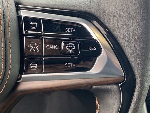 New 2025 Jeep Grand Cherokee Summit image 19