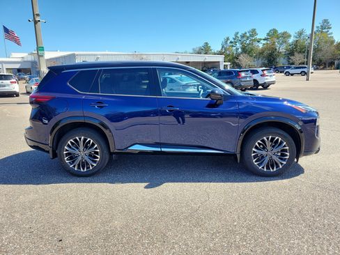 Used 2024 Nissan Rogue Platinum w/ Platinum Premium Package image 6