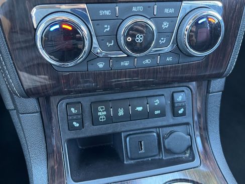 Used 2017 Chevrolet Traverse LT image 19