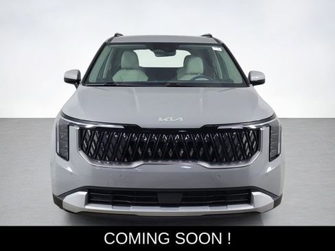 Used 2025 Kia Carnival EX image 8