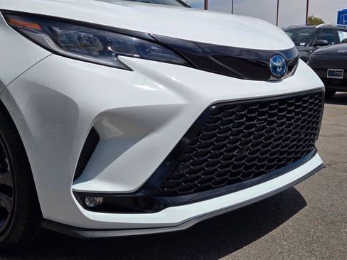 Used 2025 Toyota Sienna XSE w/ XSE Plus Package FWD image 2