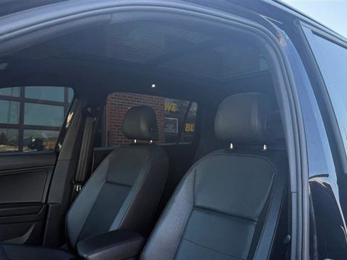 Used 2020 Volkswagen Tiguan SE R-Line image 33