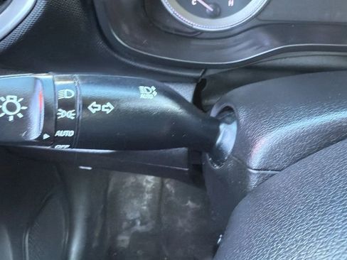 Used 2021 Hyundai Venue SE image 14